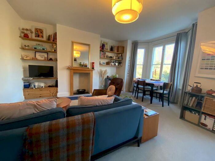 3 Bedroom Apartment To Rent In Norwood Road, Herne Hill, London, SE24