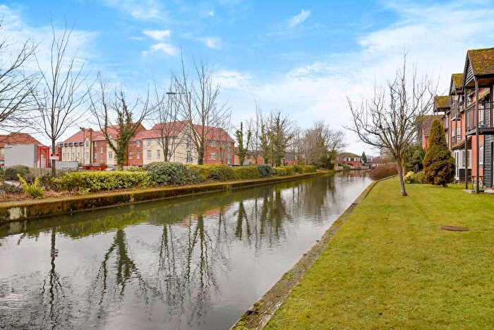 2 Bedroom Flat For Sale In Newbury, Berkshire, RG14