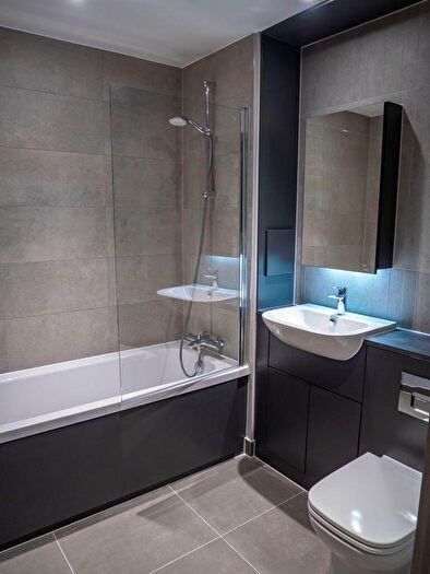 Apartment To Rent In Candleriggs, Trongate, Glasgow, G1