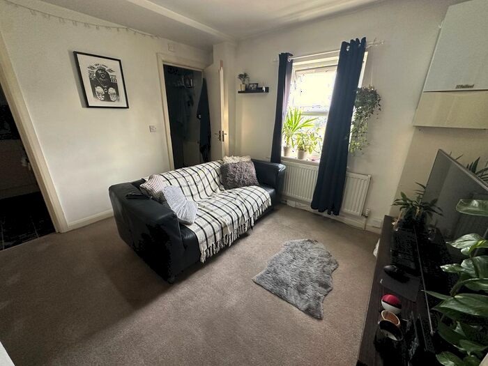 1 Bedroom Flat To Rent In Uxbridge Road, London, W12