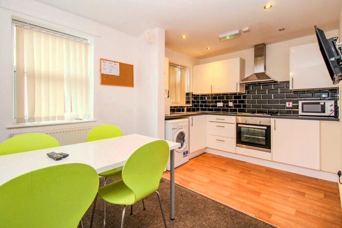 4 Bedroom Flat To Rent In Hyde Park Road, Leeds, LS6