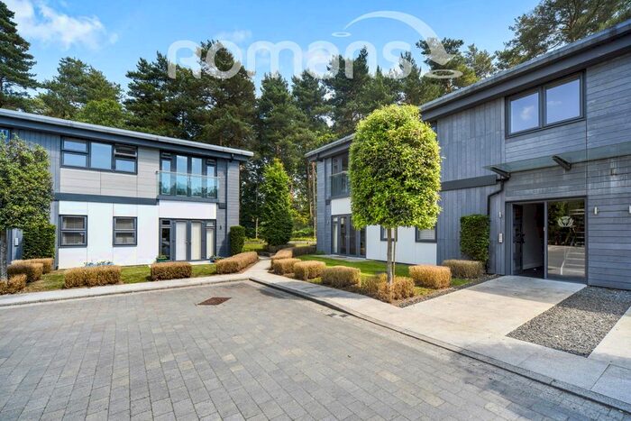 2 Bedroom Flat To Rent In Wellington Business Park, Crowthorne, RG45