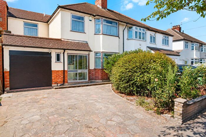 3 Bedroom Semi Detached House For Sale In Lyndhurst Road, DA7