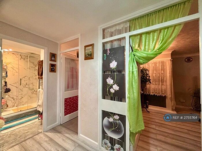 2 Bedroom Flat To Rent In High Barrets, Basildon, SS14