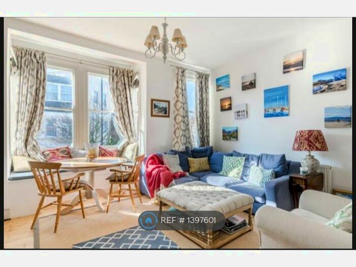 3 Bedroom Maisonette To Rent In Stanlake Road, London, W12
