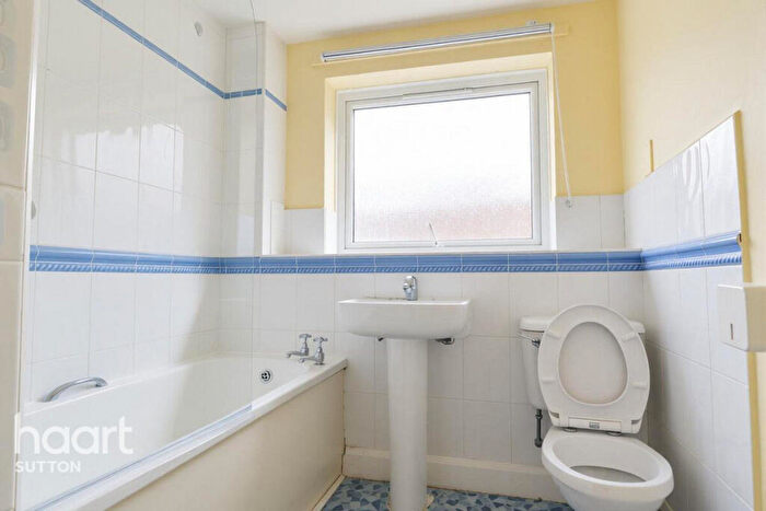 2 Bedroom Flat To Rent In Upton Dene, Sutton, SM2