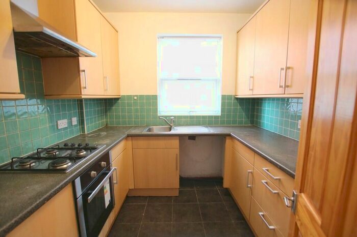 2 Bedroom Flat To Rent In Mora Road, Cricklewood, London, NW2