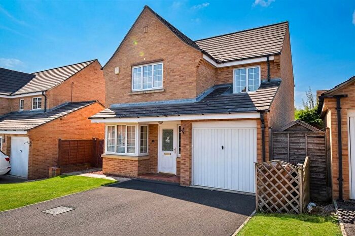 4 Bedroom Detached House To Rent In Spinners Avenue, Wakefield, WF1