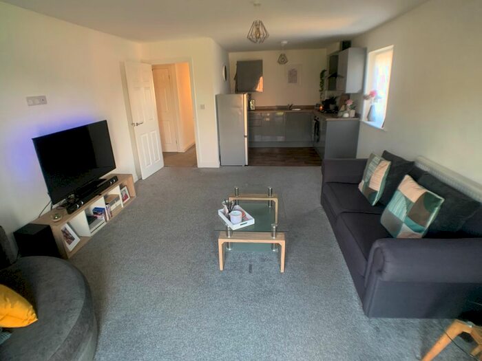 2 Bedroom Flat To Rent In Hendal Rise, Wakefield, WF2