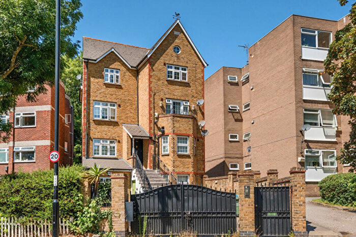 2 Bedroom Apartment For Sale In Honor Oak Road, Forest Hill, SE23