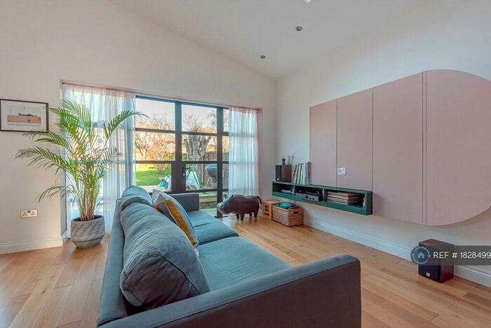 4 Bedroom Semi-Detached House To Rent In Rochester Way, London, SE3