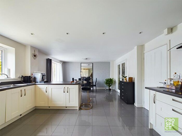 4 Bedroom Detached House For Sale In Glasspool Road, Winnersh, Wokingham, Berkshire, RG41