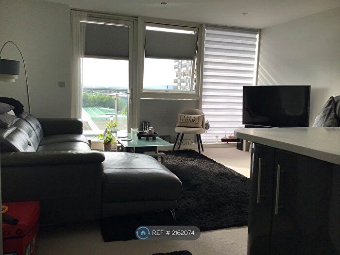 3 Bedroom Flat To Rent In Great Western Street, Aylesbury, HP20