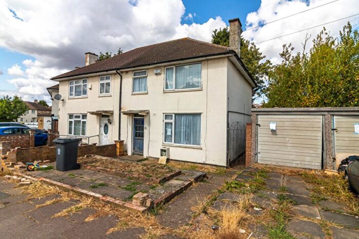 3 Bedroom Semi-Detached House For Sale In Pindar Road, Leicester, LE3