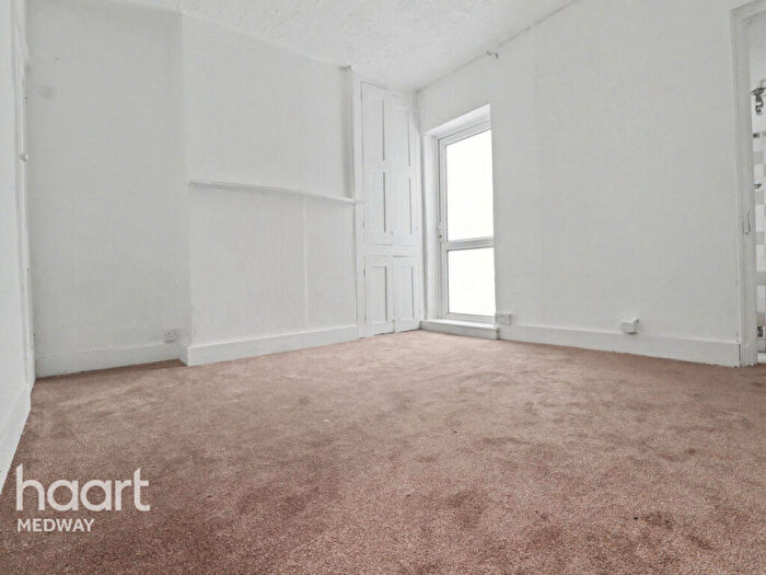 3 Bedroom Terraced House To Rent In Wykeham Street, Rochester, ME2