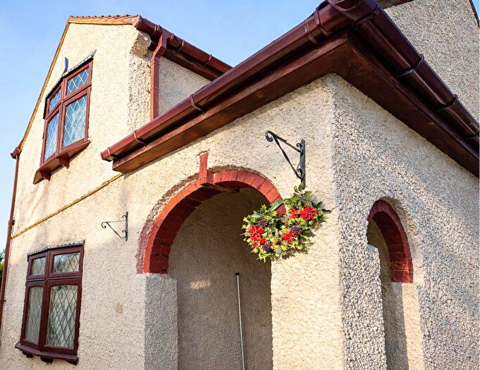 3 Bedroom Semi Detached House For Sale In Burnham Road, Romford, RM7