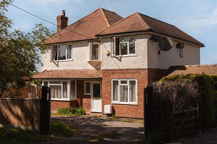 4 Bedroom Detached House For Sale In Lodge Lane, Redhill, RH1