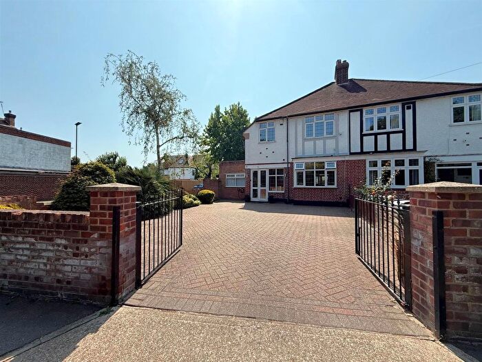 3 Bedroom Semi-Detached House For Sale In Jersey Road, Hounslow, TW5