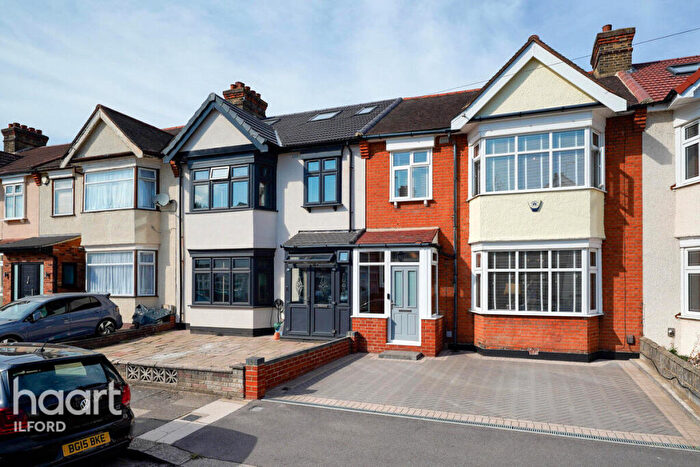 3 Bedroom Terraced House For Sale In St Andrews Road, Ilford, IG1