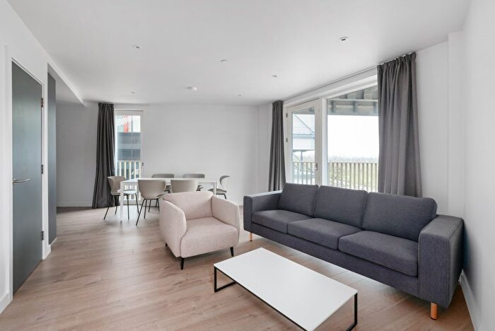 3 Bedroom Flat To Rent In Parkes Street, East Village, E20