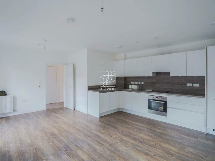 3 Bedroom Flat To Rent In London, E6