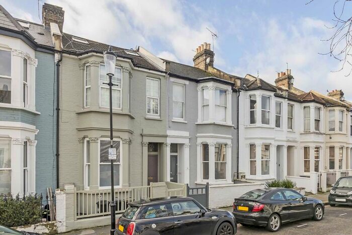 2 Bedroom Flat To Rent In Bracewell Road, London, W10