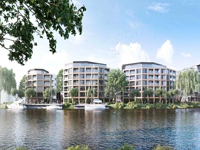 2 Bedroom Flat To Rent In Trent Lane, Nottingham, Nottinghamshire, NG2