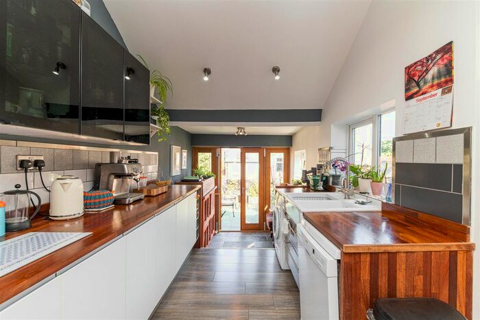 3 Bedroom Maisonette To Rent In Amble Grove, Sandyford, Newcastle Upon Tyne, NE2