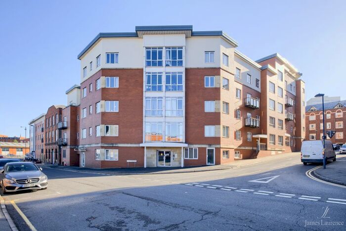 3 Bedroom Flat To Rent In Qube, Townsend Way, Birmingham City Centre, B1