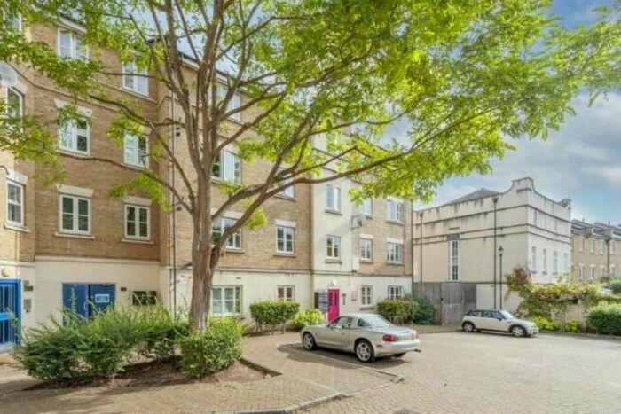 1 Bedroom Flat To Rent In Bristowe Close, Brixton, London, SW2