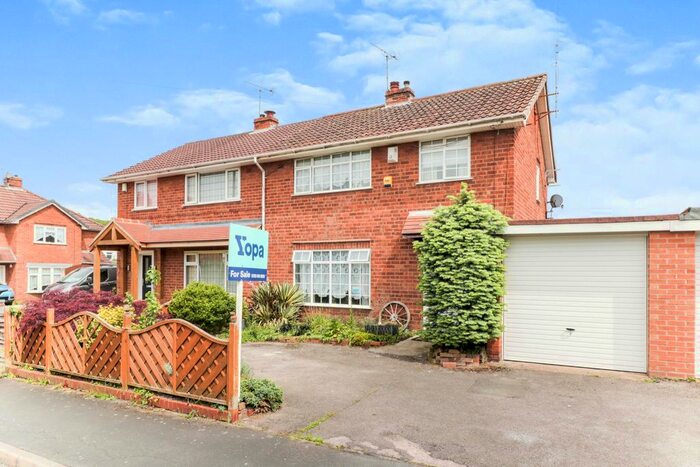 3 Bedroom Semi-Detached House For Sale In Mount Close, Wombourne, Wolverhampton, WV5