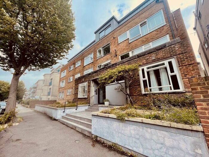 3 Bedroom Flat To Rent In Amber Court, Salisbury Road, Hove, East Sussex, BN3