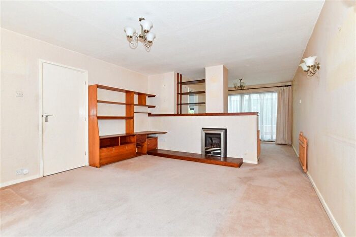 3 Bedroom Semi-Detached House For Sale In Northfields, Maidstone, Kent, ME16