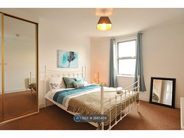 2 Bedroom Maisonette To Rent In Stoke Newington Common, London, N16