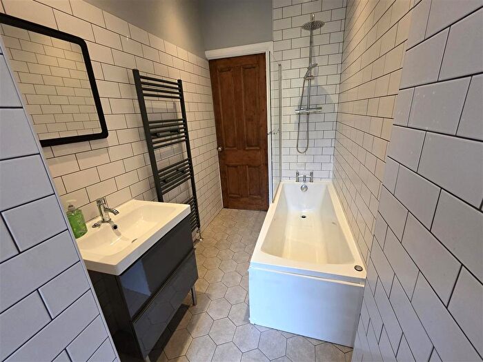 2 Bedroom Flat To Rent In Deanston Drive, Shawlands, Glasgow, G41