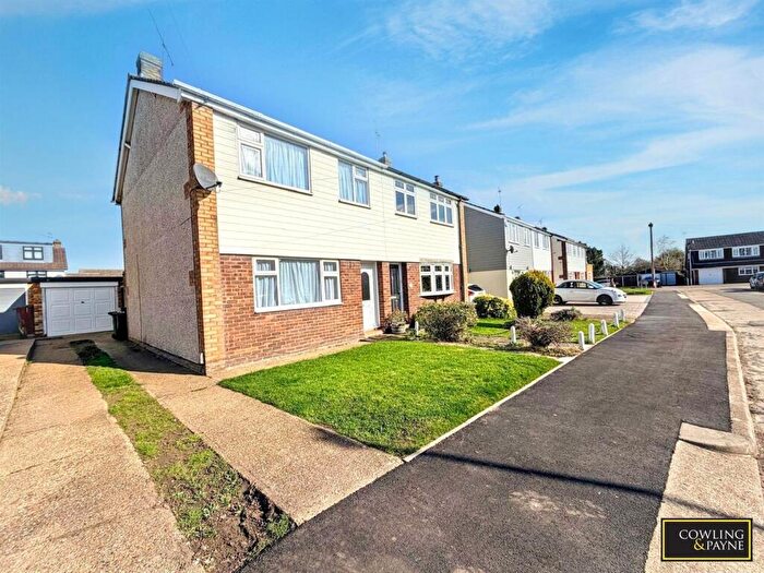 3 Bedroom Semi Detached House For Sale In Mapleleaf Gardens, Wickford, Essex, SS12