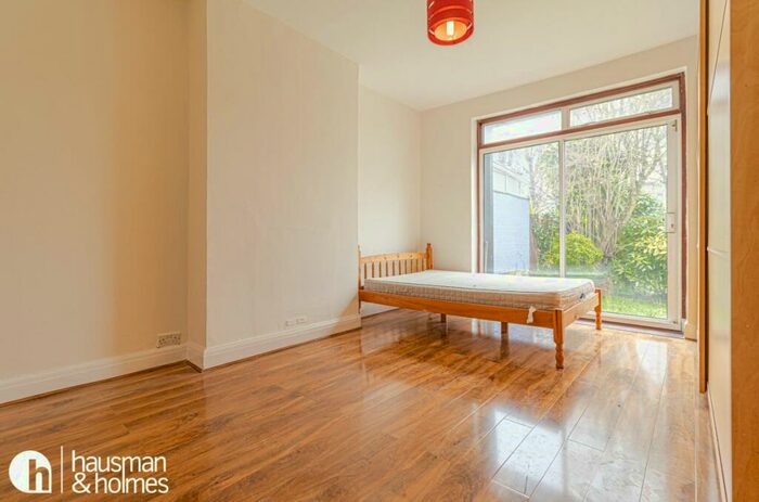 1 Bedroom Flat To Rent In Llanvanor Road, Cricklewood, NW2