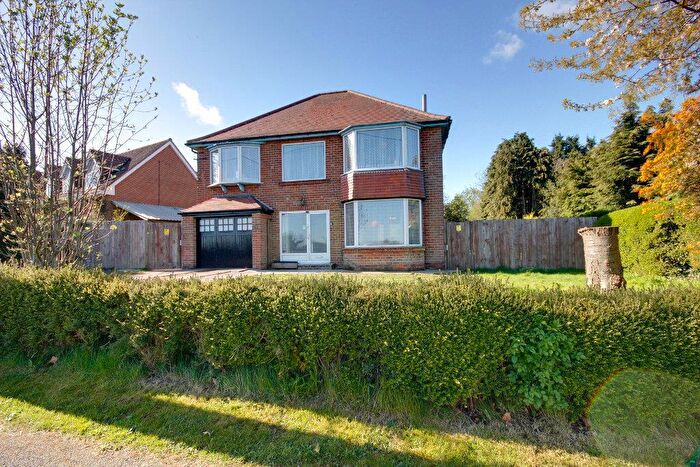 4 Bedroom Detached House For Sale In New Village Road, Little Weighton, HU20