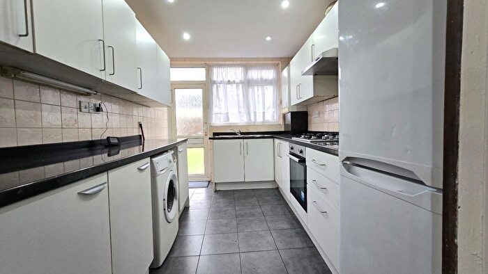3 Bedroom Terraced House To Rent In Roman Road, Ilford, IG1