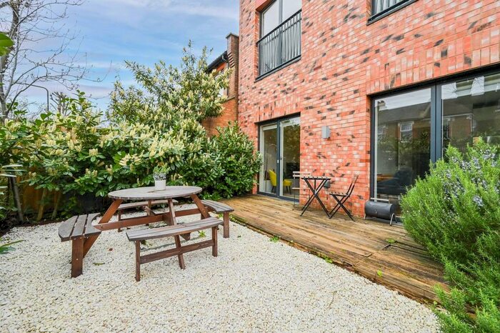 1 Bedroom Flat To Rent In Gainsford Road, London, Zl, Walthamstow, London, E17