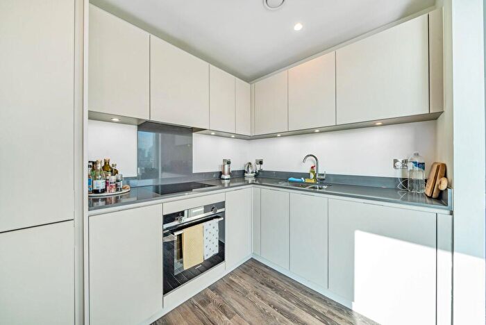 1 Bedroom Flat To Rent In Moulding Lane, London, SE14
