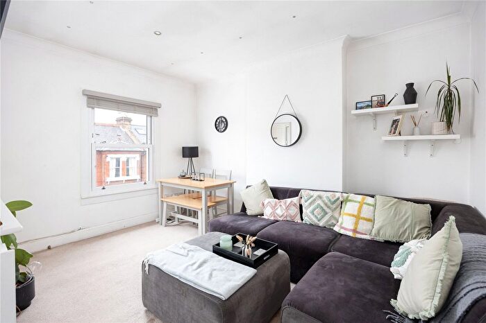 2 Bedroom Flat To Rent In Haldon Road, London, SW18