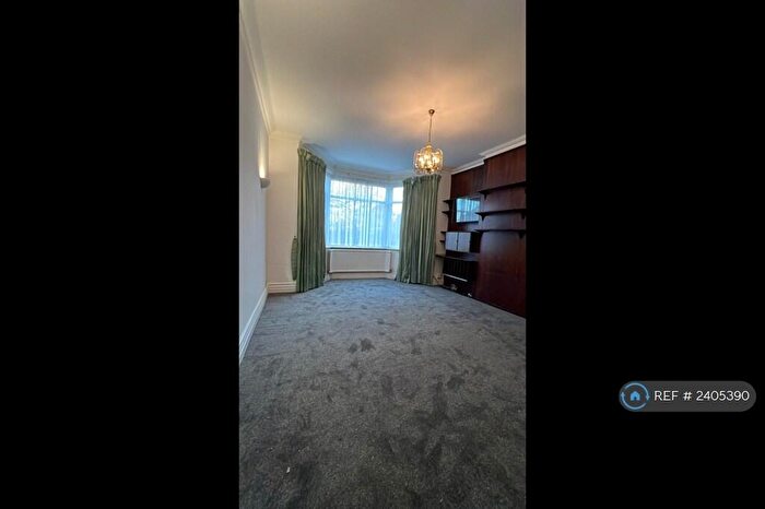 2 Bedroom Flat To Rent In Golders Green Road, London, NW11