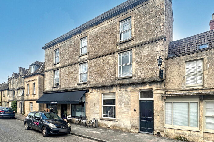 3 Bedroom Flat For Sale In High Street, Marshfield, SN14