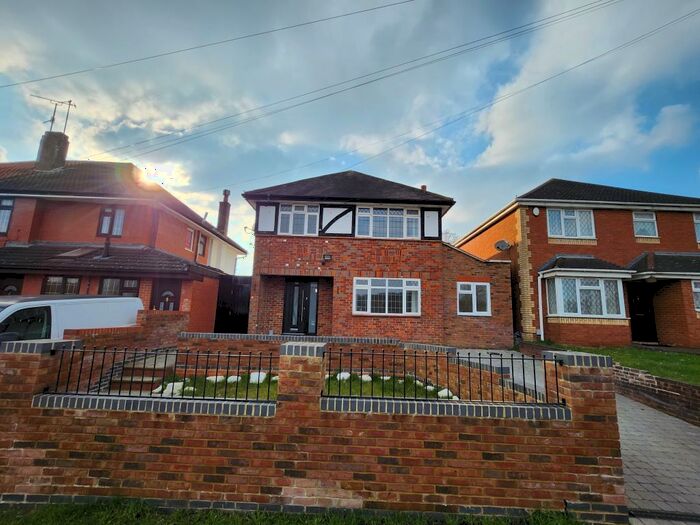 4 Bedroom Detached House To Rent In New Bedford Road, Luton, LU3