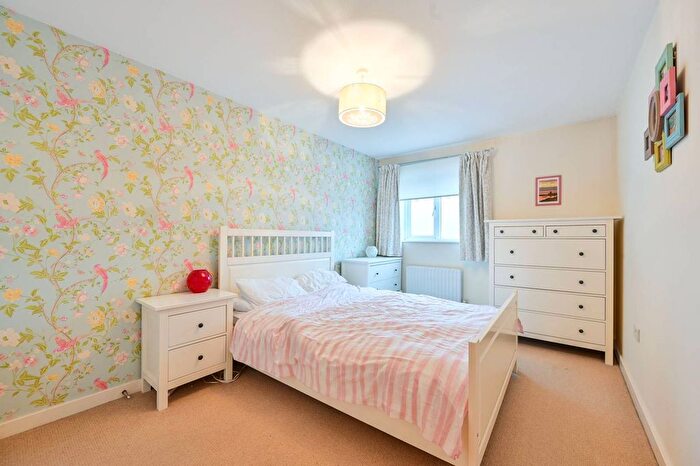 1 Bedroom Flat For Sale In Symons Close, Nunhead, London, SE15