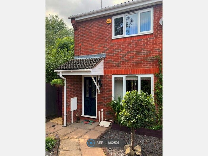 2 Bedroom Semi-Detached House To Rent In Highlands Drive, Daventry, NN11