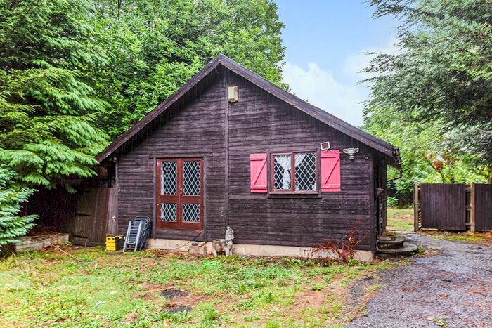 2 Bedroom Bungalow To Rent In School Lane, Meopham, Gravesend, Kent, DA13