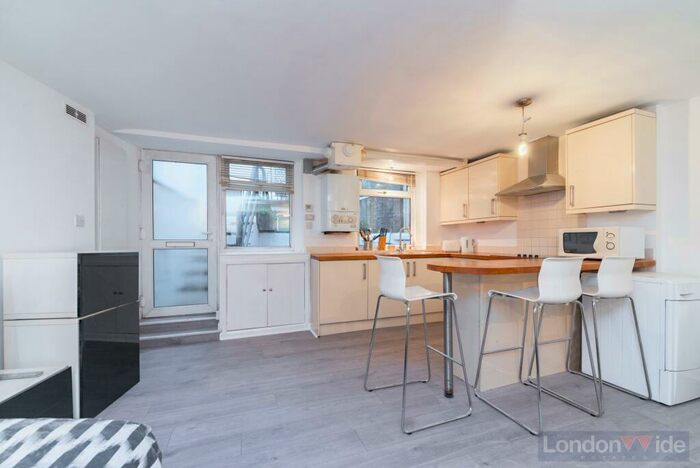 Studio To Rent In East Heath Road, Hampstead, NW3