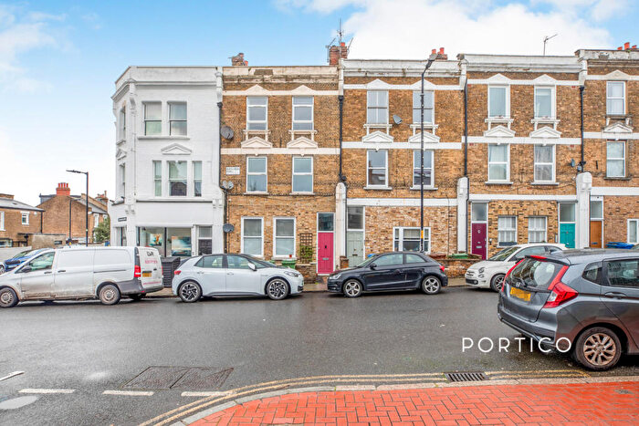 2 Bedroom Flat To Rent In North Cross Road, London, SE22